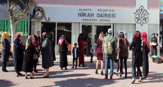 Alanya’da sevgililer gününde nikah kuyruğu