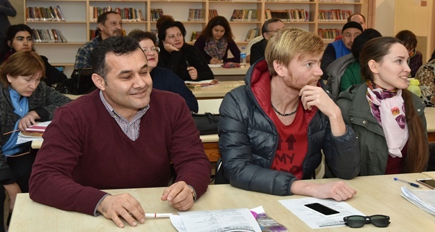 Alanya’daki yerleşik yabancılar Türkçe öğreniyor