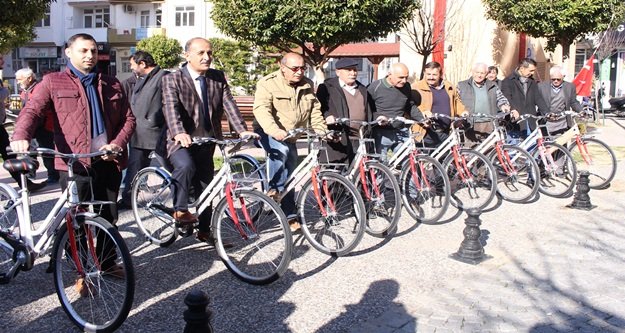 Büyükşehir muhtarlara bisiklet dağıttı