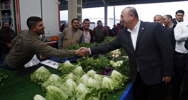 Çavuşoğlu pazar esanafı ile buluştu