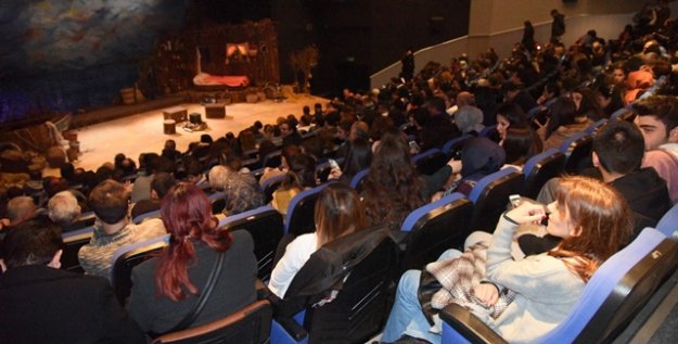 Derya Gülü seyirciyle buluştu