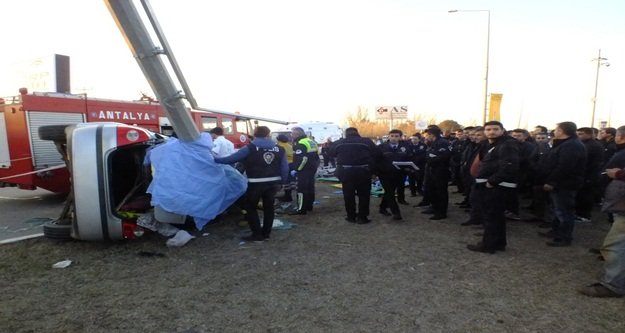 Feci kaza iki kardeşi ayırdı