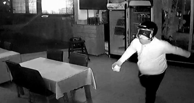 Kasklı hırsız 15 bin Liralık içki çaldı