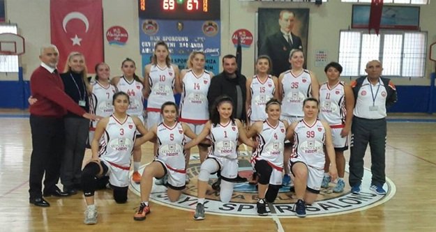 Kızlar potada yüzümüzü güldürdü