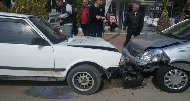 Kontrolden çıktı 4 araca birden çarptı