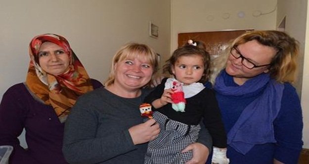 Norveçli sevgi elçileri çocukları güldürdü