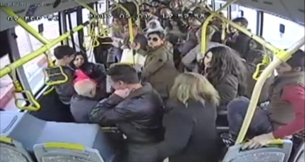 Otobüste yolculara dehşeti yaşattı