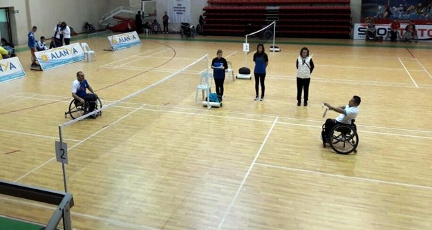 Özel sporcular Alanya'da yarışıyor