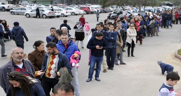 Vatandaş teleferik kuyruğunda