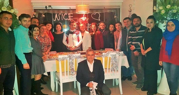 Yeni'ye sürpriz kutlama