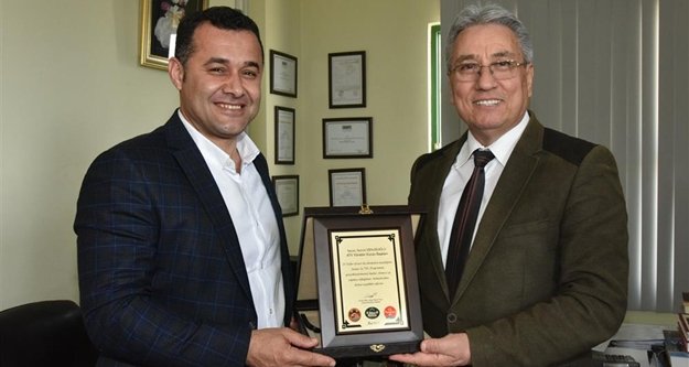 750. programa plaketli kutlama