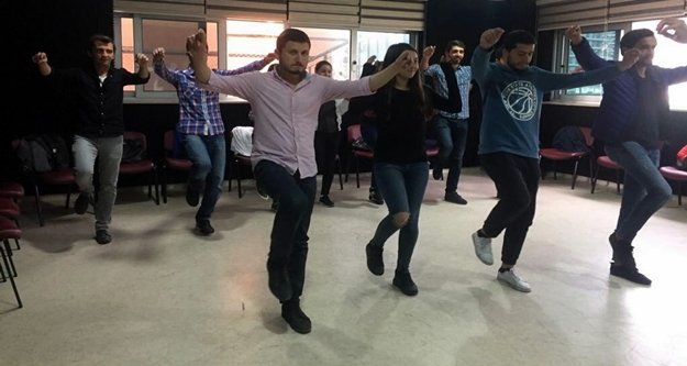 AHEP öğrencilerine Alanya zeybeği