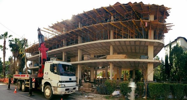 Alanyalı firma Antalya'yı inşa ediyor