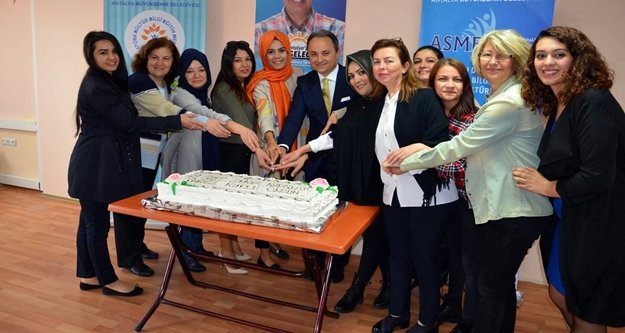 Asmek'te pastalı kutlama