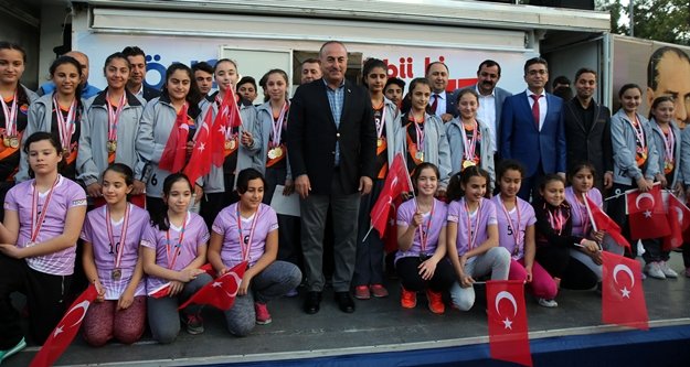 Bakan Çavuşoğlu'ndan gençlik merkezi sözü