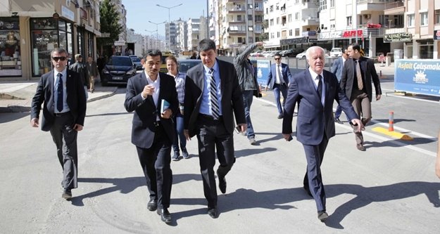 Başkan Türel o caddeyi inceledi