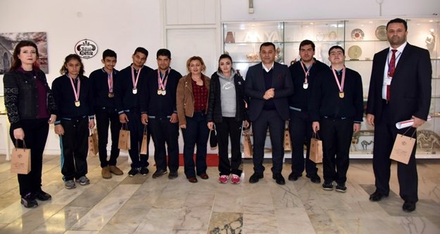 Başkan Yücel'e engel tanımayan konuklar