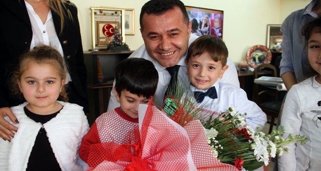 Başkan Yücel'in minik konukları