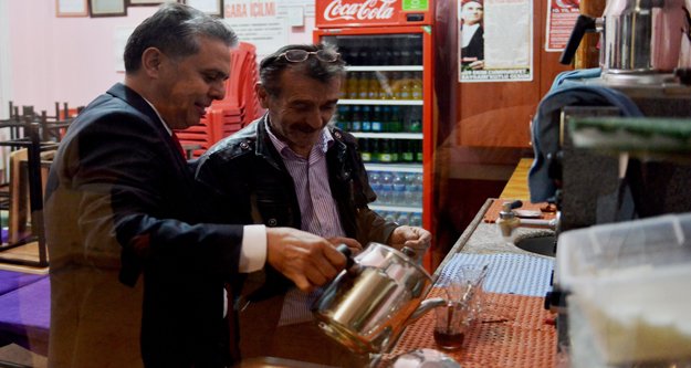 Belediye Başkanı AK Parti ofisinde