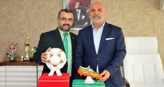 Çavuşoğlu’na anlamlı jest