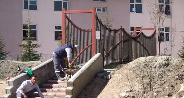 Cumhuriyet Ortaokulu'na yeni köprü