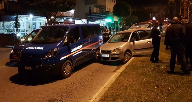'Dur' ihtarına uymadılar jandarma aracına çarptılar
