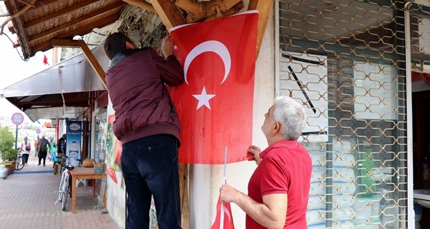 Gazipaşa'da Türk bayraklarını yaktılar
