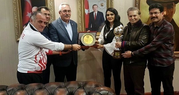 İşitme Engelliler Milli Takım'ı sözünü tuttu