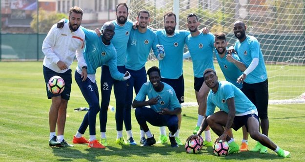 Kasımpaşa mesaisi sürüyor