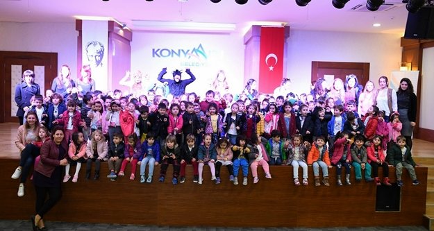 Kreş öğrencilerine tiyatro