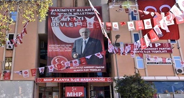 MHP Alanya'yı afişlerle donattı