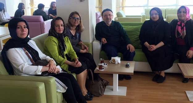 MHP'li kadınlar yaşlıları sevindirdi