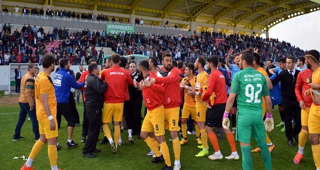 Önce saha karıştı sonra otobüs taşlandı