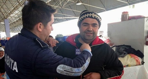 Pazarcı esnafına yaka kartı