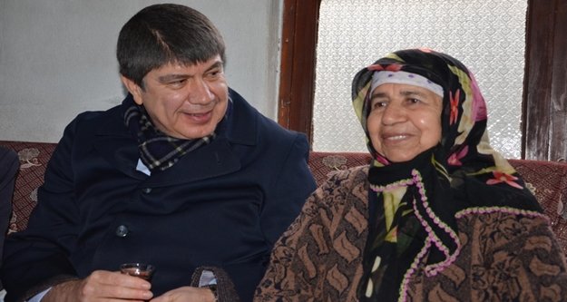 Perizat Nine ve ailesinin AK Köprü sevinci