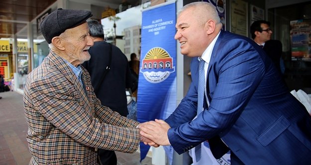 Şahin kandil simidi dağıttı