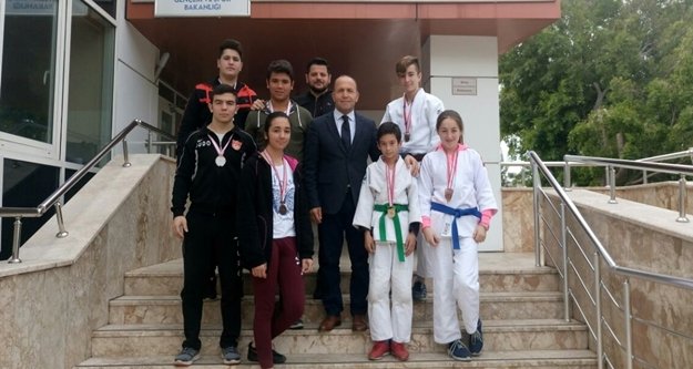 Şampiyonlardan Tamrak'a ziyaret