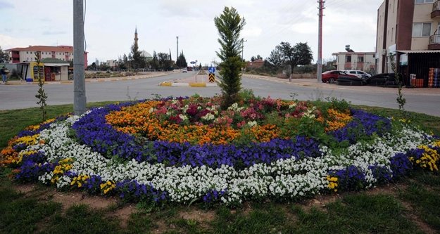 Şehir çiçeklerle donatıldı