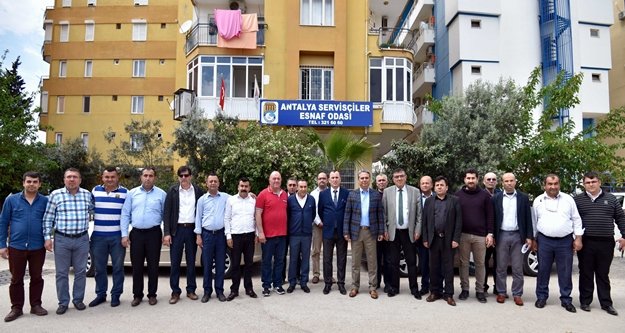 Servisçilerin sorunlarını dinledi