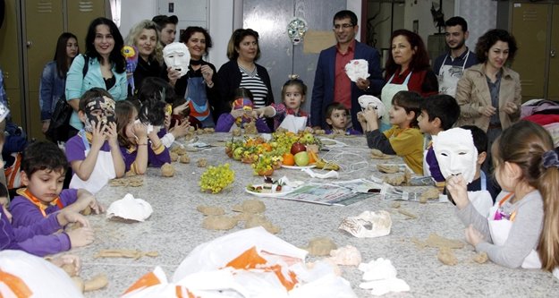 "Sizin Çöpe Attıklarınız Bize Malzeme"