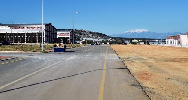 Varsak yoluna sıcak asfalt