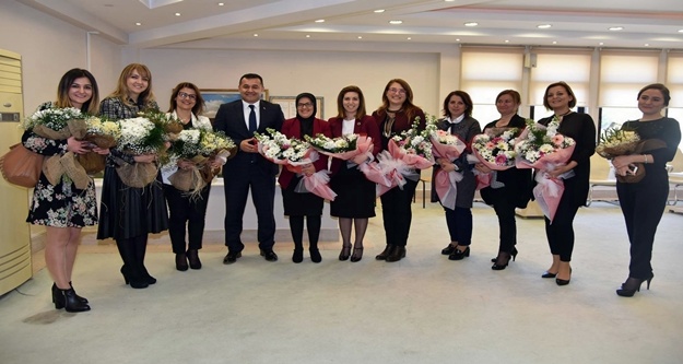 Yücel'den çiçekli kutlama