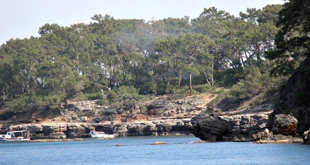 Alacasu Koyu'nda korkutan yangın