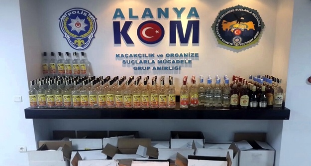 Alanya'da kaçak içki baskını