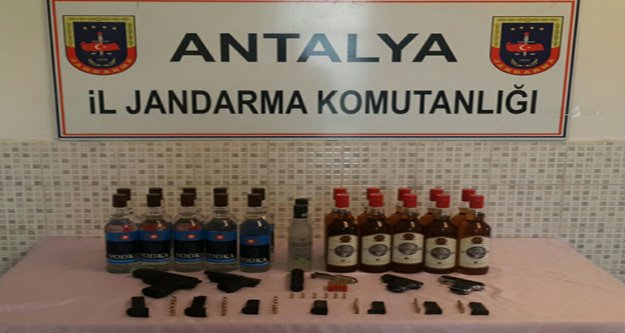 Alanya'da kaçak içki ve sigara operasyonu