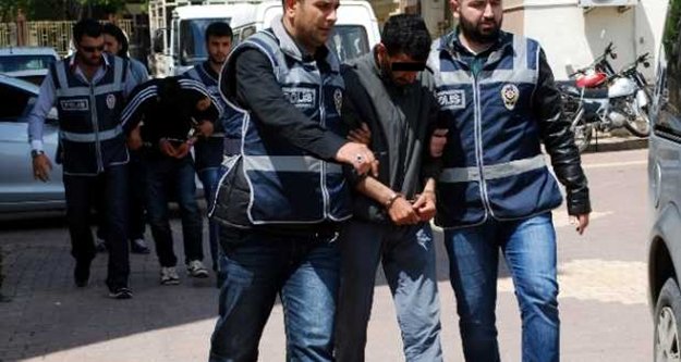 Alanya'da motosiklet hırsızları yakayı ele verdi