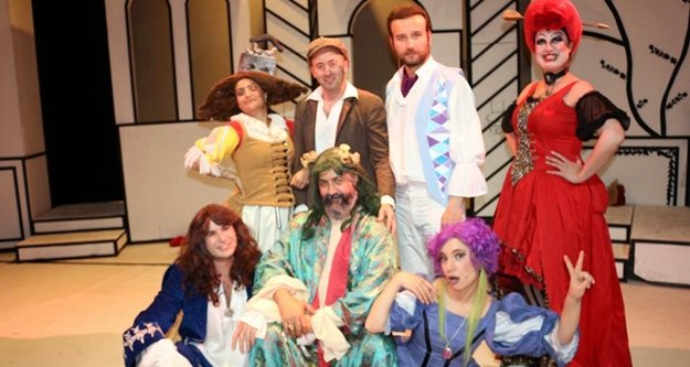 Alanya tiyatroya doydu