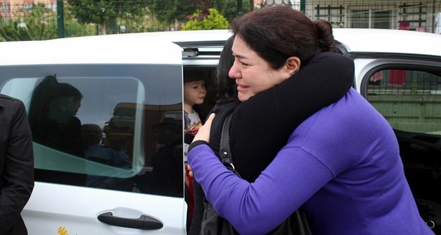 Bakıcı, 2 çocuğu ve kediyi ölümden kurtardı