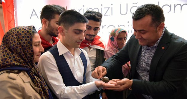 Başkan Yücel Alanyalı askerlerin kınasını yaktı