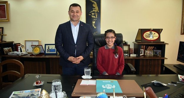 Başkan Yücel koltuğunu devretti